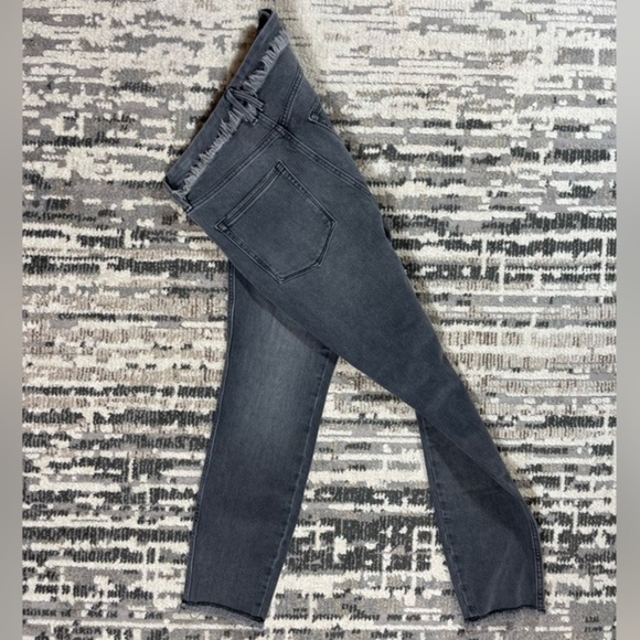 Good American Highrise Black Grey Fringe Fray Accent Jeans - Picture 13 of 15